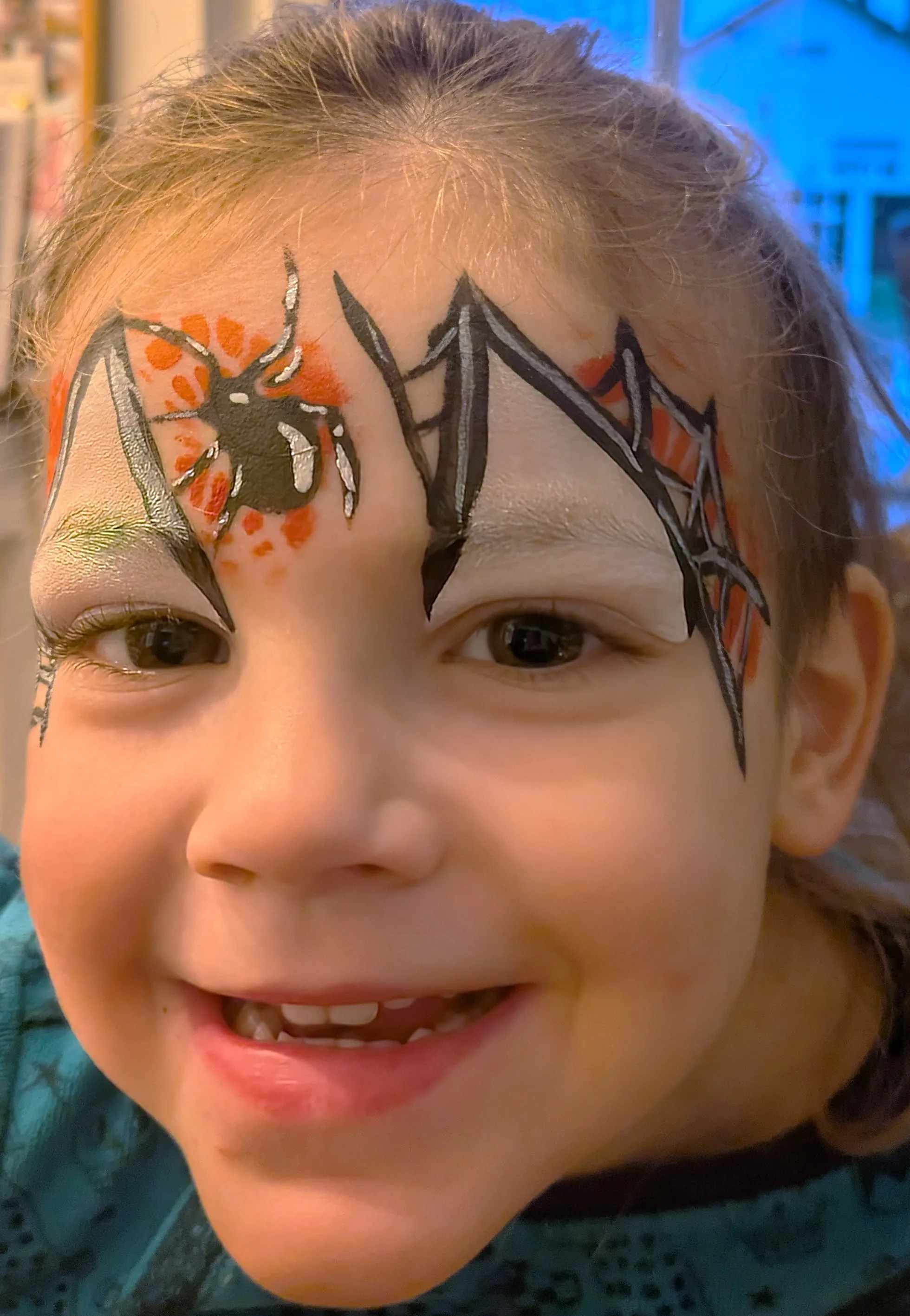 Maquillage artistique inspiré de Spider-Man et d’une araignée